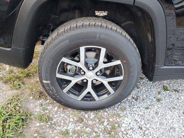Photo of 2025 Diamond Black Crystal Pearlcoat Jeep Grand Cherokee