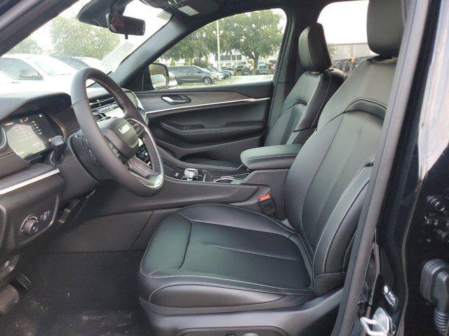 Photo of 2025 Diamond Black Crystal Pearlcoat Jeep Grand Cherokee