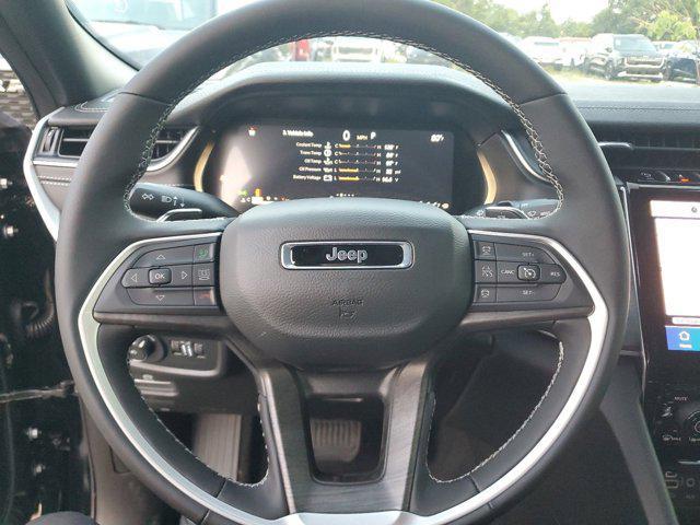 Photo of 2025 Diamond Black Crystal Pearlcoat Jeep Grand Cherokee