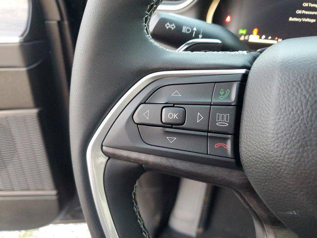 Photo of 2025 Diamond Black Crystal Pearlcoat Jeep Grand Cherokee