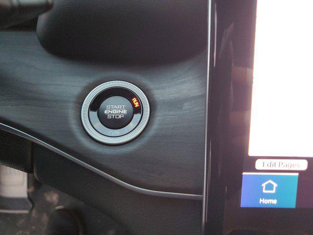 Photo of 2025 Diamond Black Crystal Pearlcoat Jeep Grand Cherokee