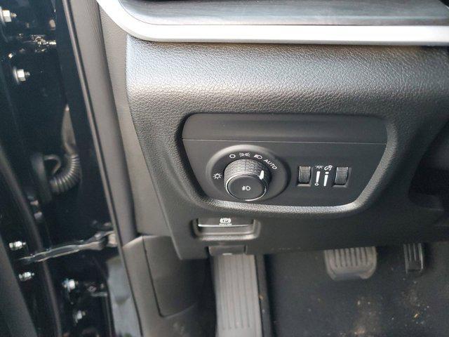 Photo of 2025 Diamond Black Crystal Pearlcoat Jeep Grand Cherokee