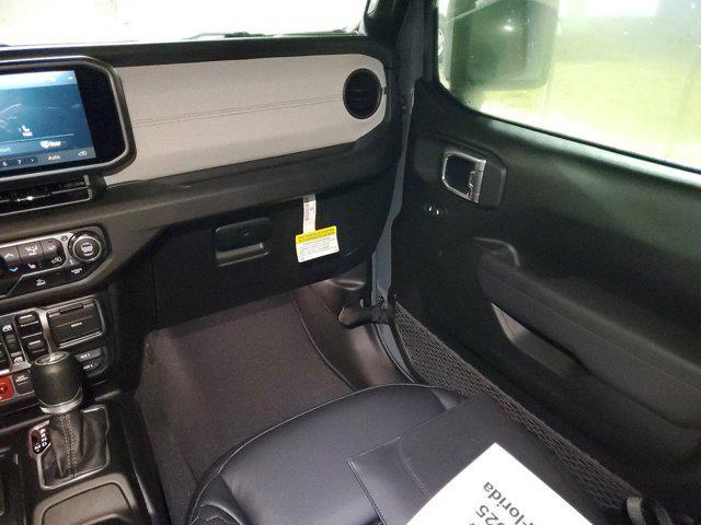 Photo of 2025 Anvil Clearcoat Jeep Wrangler