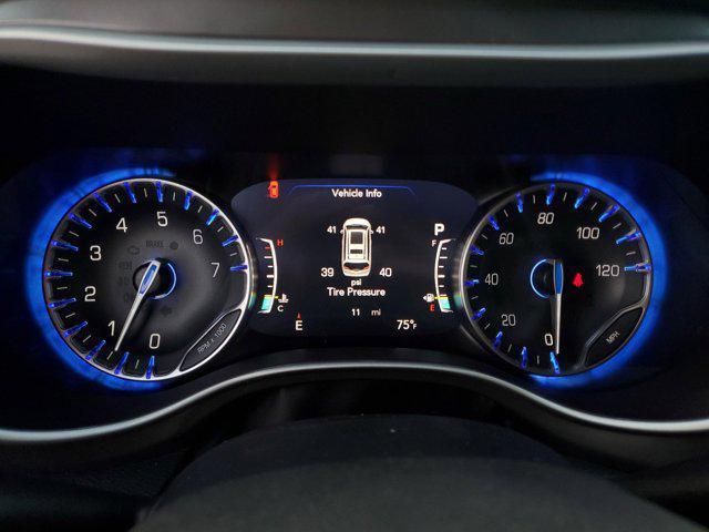 Photo of 2025 Fathom Blue Pearlcoat Chrysler Pacifica