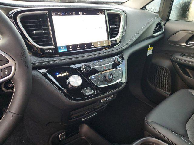 Photo of 2025 Fathom Blue Pearlcoat Chrysler Pacifica