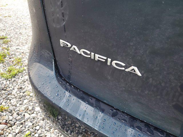 Photo of 2025 Fathom Blue Pearlcoat Chrysler Pacifica