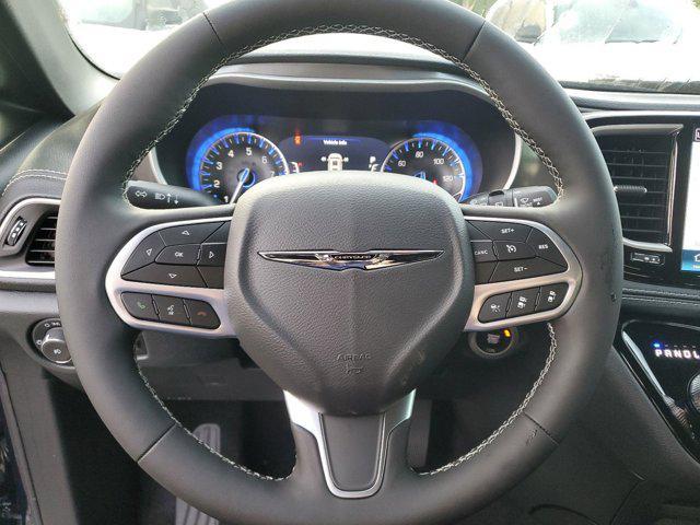 Photo of 2025 Fathom Blue Pearlcoat Chrysler Pacifica