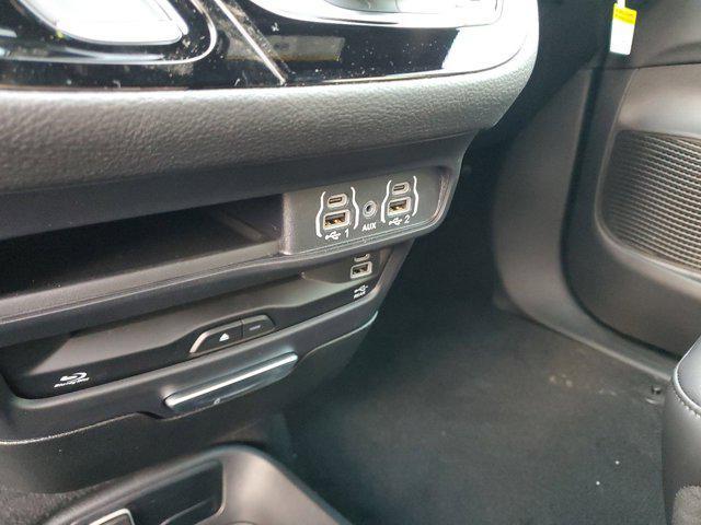 Photo of 2025 Fathom Blue Pearlcoat Chrysler Pacifica