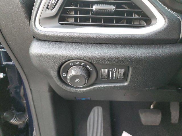 Photo of 2025 Fathom Blue Pearlcoat Chrysler Pacifica
