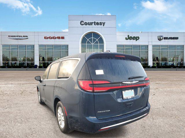 Photo of 2025 Fathom Blue Pearlcoat Chrysler Pacifica