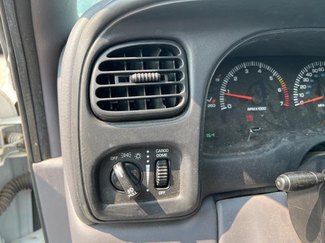 Photo of 2000 White Dodge Dakota