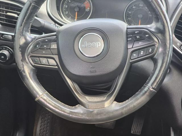 Photo of 2019 White Jeep Cherokee