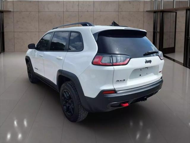 Photo of 2019 White Jeep Cherokee