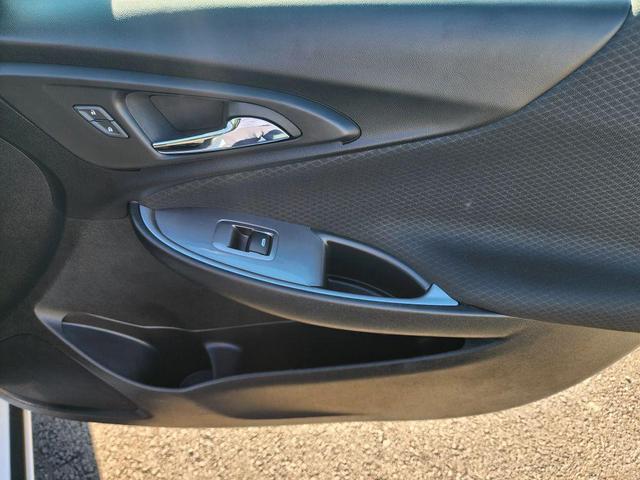 Photo of 2023 Summit White Chevrolet Malibu