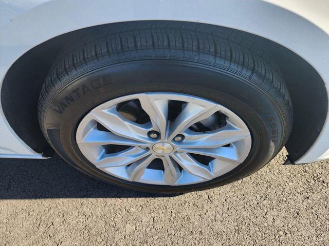 Photo of 2023 Summit White Chevrolet Malibu