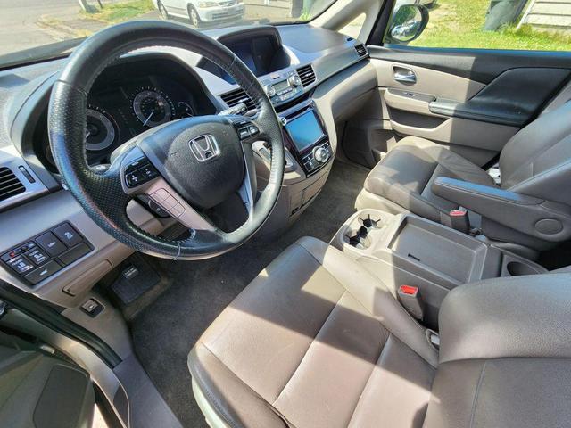 Photo of 2014 Silver Honda Odyssey