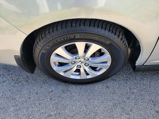 Photo of 2014 Silver Honda Odyssey