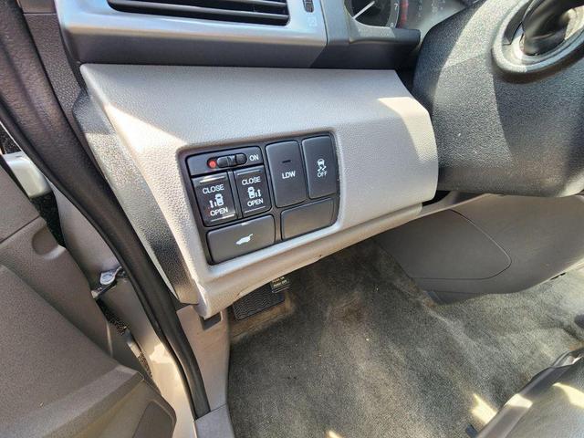 Photo of 2014 Silver Honda Odyssey