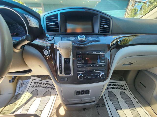 Photo of 2013 Silver Nissan Quest