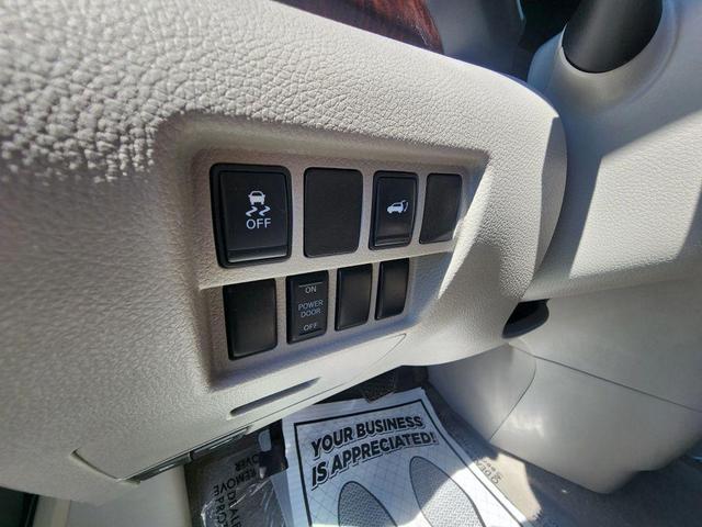 Photo of 2013 Silver Nissan Quest