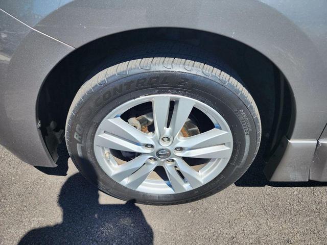 Photo of 2013 Silver Nissan Quest
