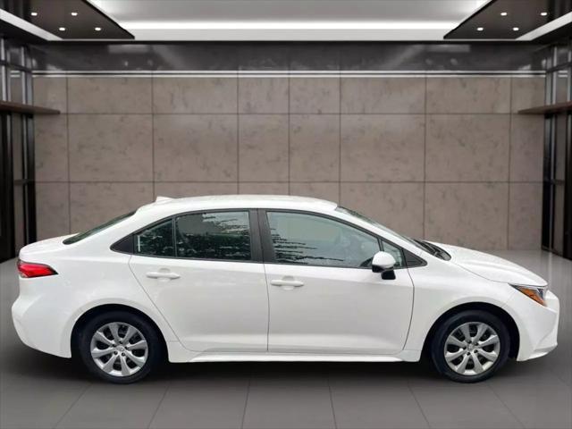 Photo of 2022 White Toyota Corolla