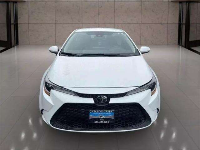 Photo of 2022 White Toyota Corolla