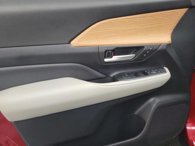 Photo of 2024 Red Toyota Grand Highlander