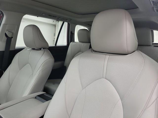 Photo of 2024 Red Toyota Grand Highlander