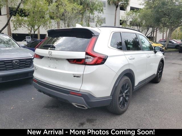 Photo of 2024 White Honda CR-V Hybrid