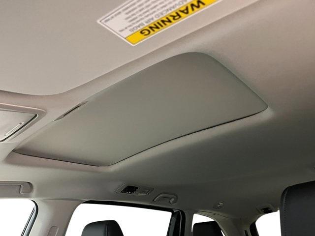 Photo of 2025 Platinum White Pearl Honda Odyssey