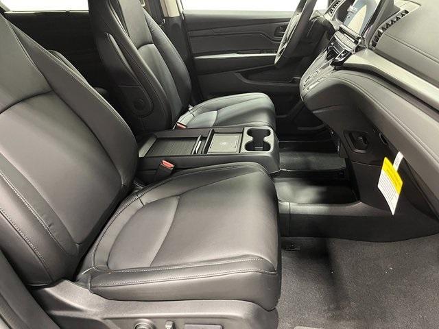 Photo of 2025 Platinum White Pearl Honda Odyssey