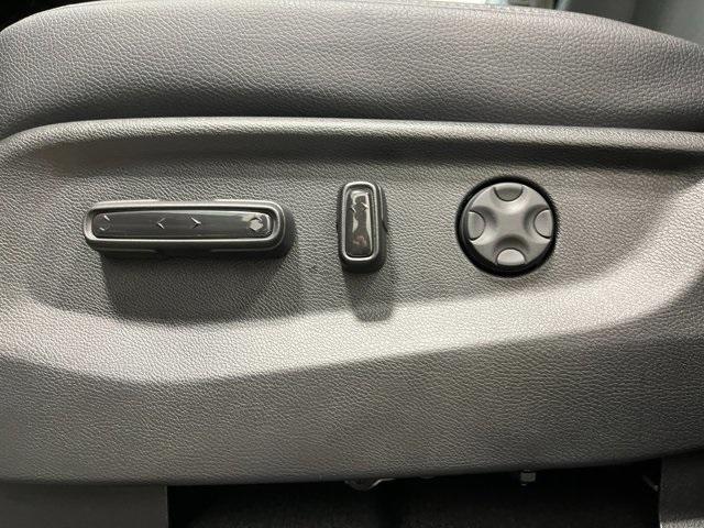 Photo of 2025 Platinum White Pearl Honda Odyssey