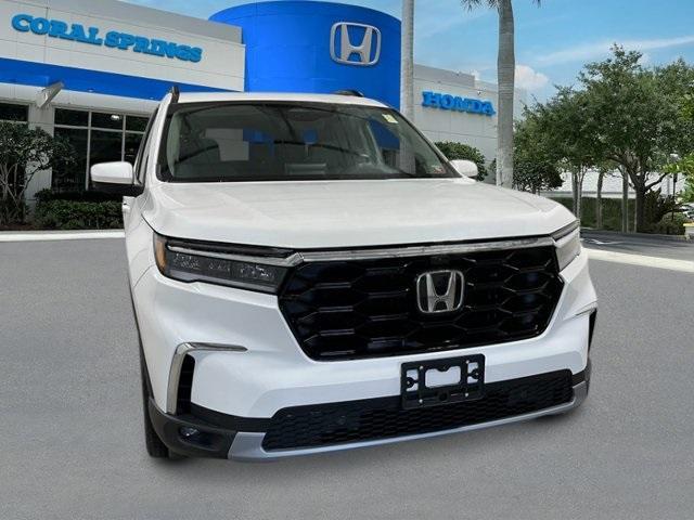 Photo of 2025 Platinum White Pearl Honda Pilot