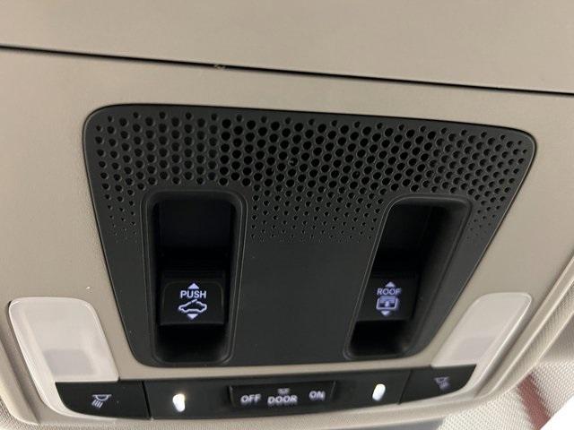 Photo of 2025 Platinum White Pearl Honda Pilot