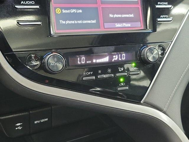 Photo of 2018 White Toyota Camry