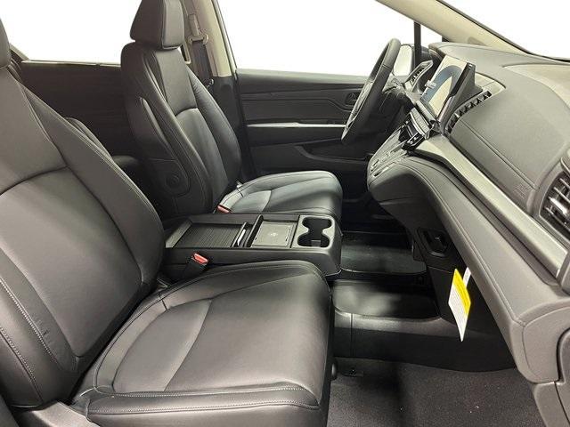 Photo of 2025 Platinum White Pearl Honda Odyssey