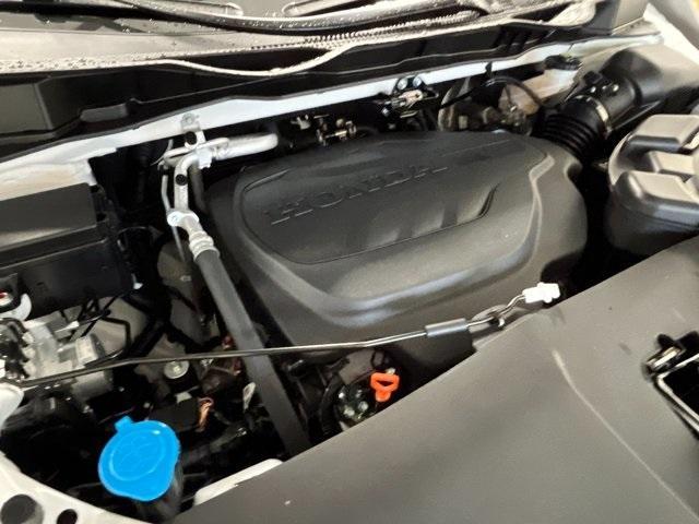 Photo of 2025 Platinum White Pearl Honda Odyssey