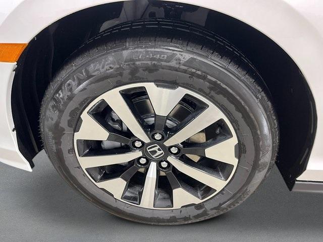 Photo of 2025 Platinum White Pearl Honda Odyssey