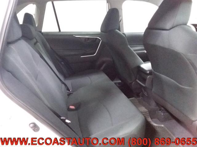 Photo of 2020 Super White Toyota RAV4