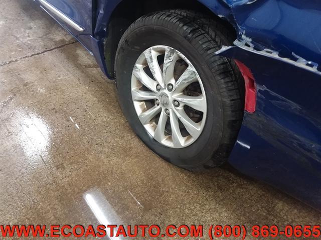Photo of 2018 Ocean Blue Metallic Chrysler Pacifica