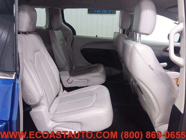 Photo of 2018 Ocean Blue Metallic Chrysler Pacifica