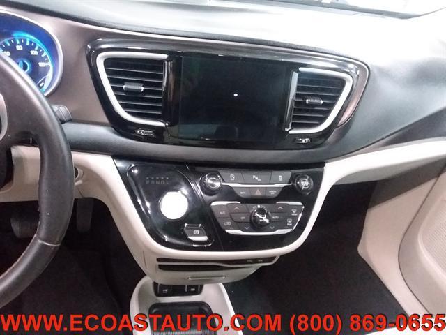 Photo of 2018 Ocean Blue Metallic Chrysler Pacifica