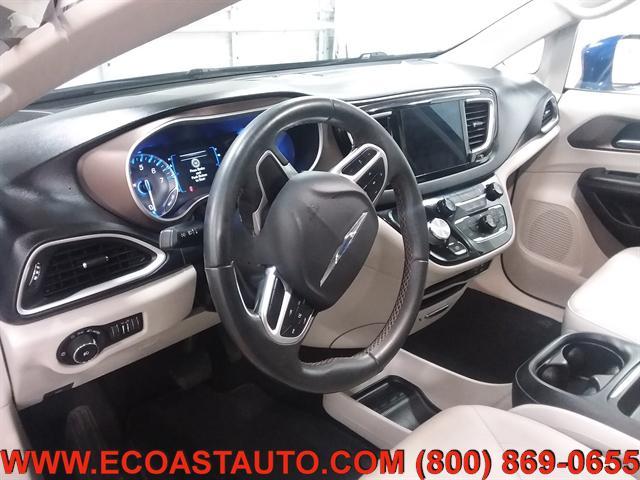 Photo of 2018 Ocean Blue Metallic Chrysler Pacifica