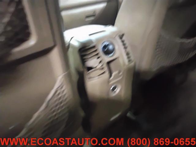 Photo of 2005 Desert Rock Metallic Honda Pilot
