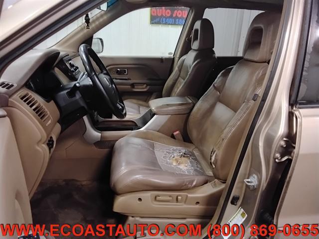 Photo of 2005 Desert Rock Metallic Honda Pilot