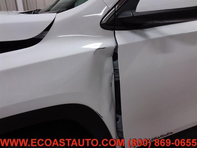 Photo of 2022 Summit White GMC Terrain