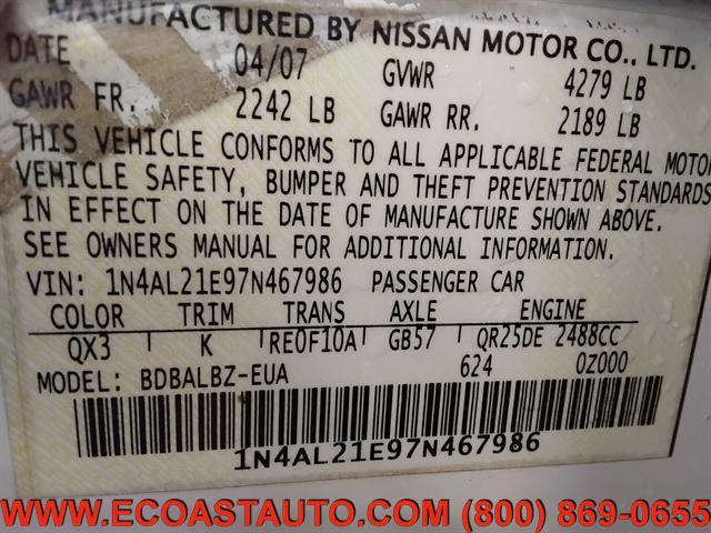 Photo of 2007 Winter Frost Pearl Nissan Altima