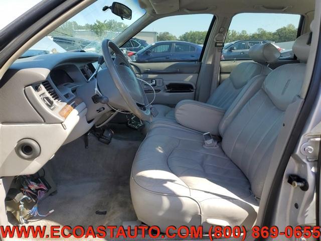 Photo of 1997 Silver Frost (CC/Met) Lincoln Town Car