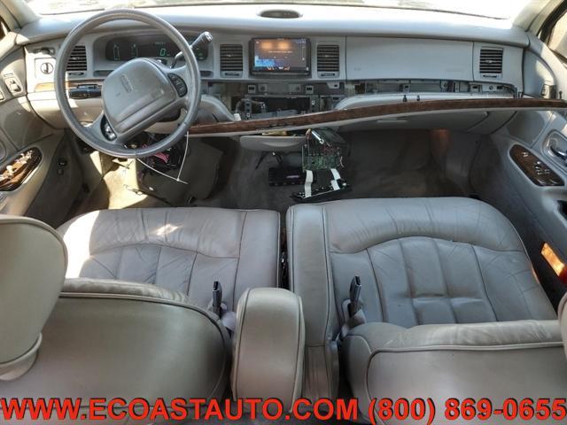 Photo of 1997 Silver Frost (CC/Met) Lincoln Town Car